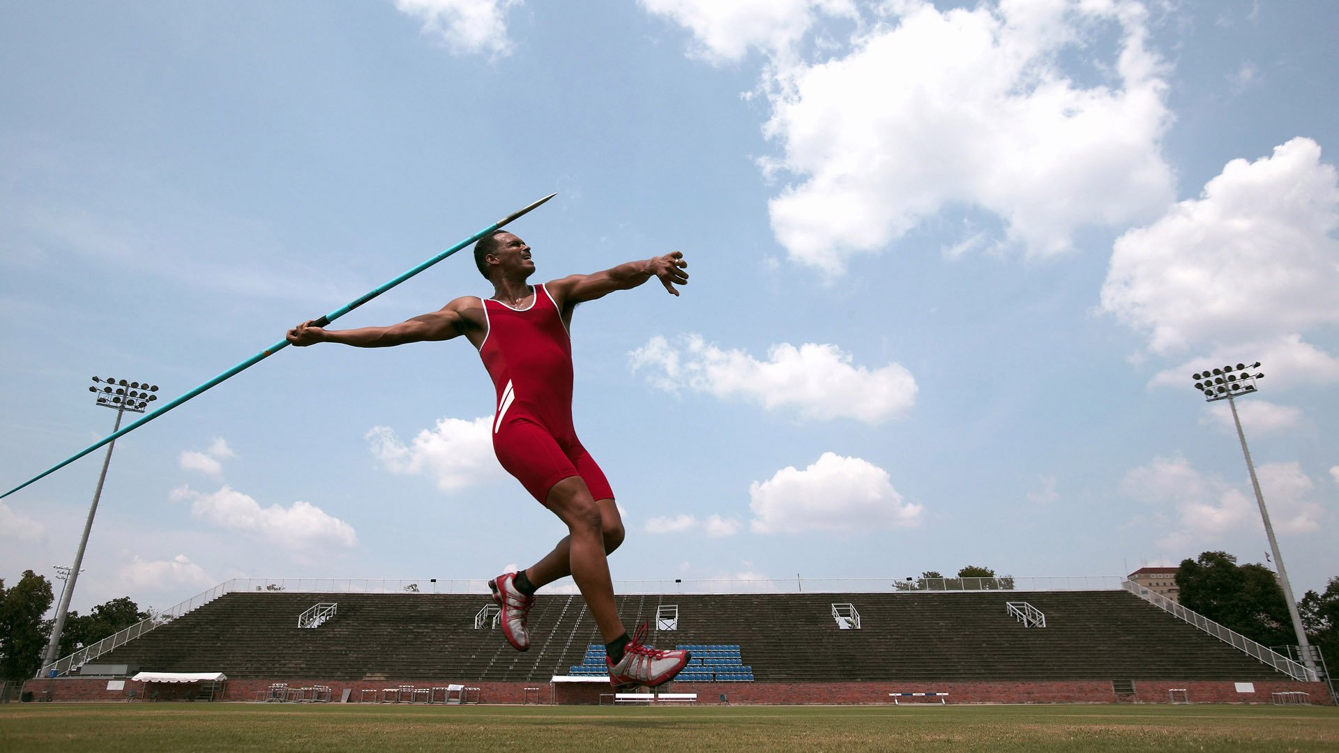 【投手“秒投”新规】缩短投球时间引发战术革新，投手投球时投球应快准